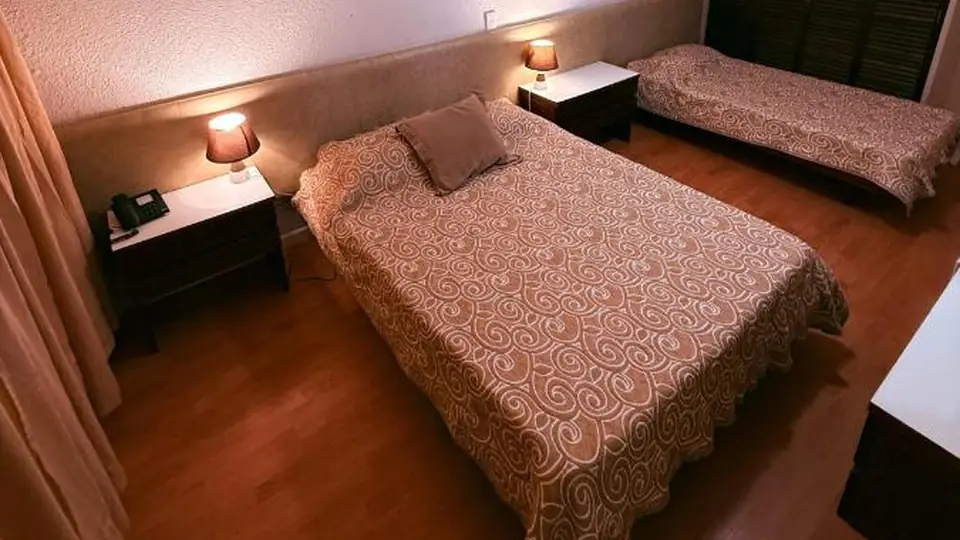 Трехместный номер отеля Hotel Shelton